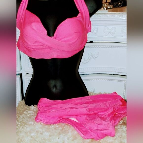 Beautiful Barbie Pink bikini top & bottom - Picture 2 of 9